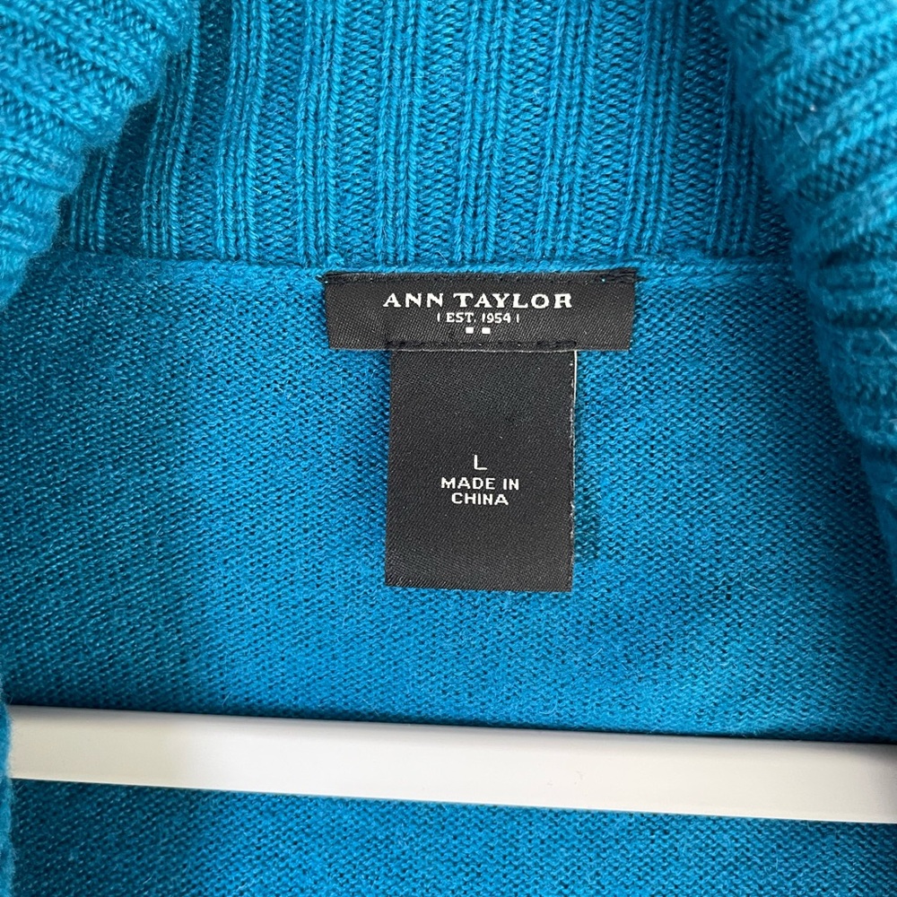 Women’s Ann Taylor sweater. Teal. Size large. - Picture 4 of 6